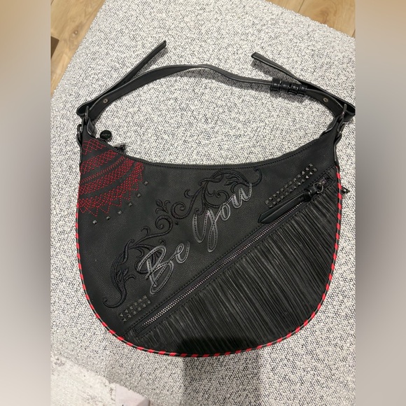 Desigual Siberia black half-moon shoulder bag. - Picture 4 of 12